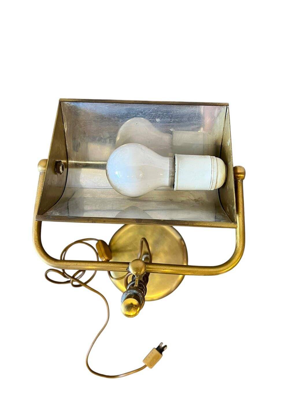 Vintage brass banker lamp / desk lamp / table lamp