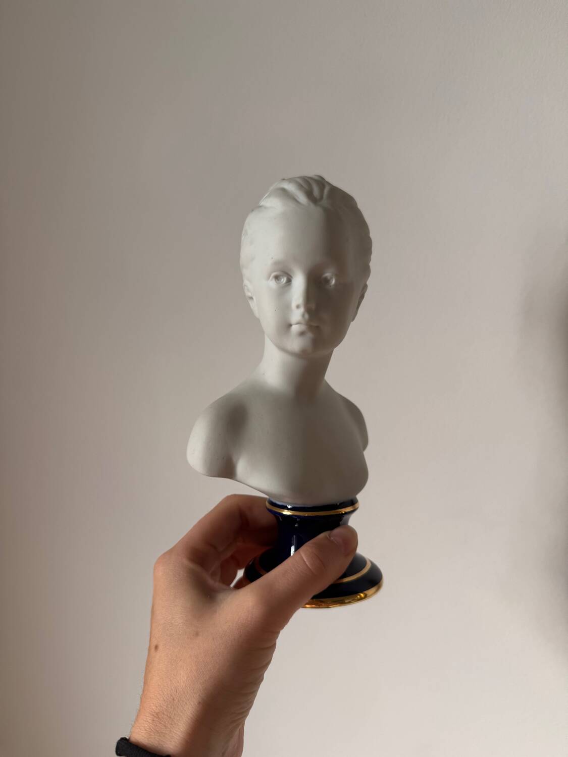 Louise porcelain busts