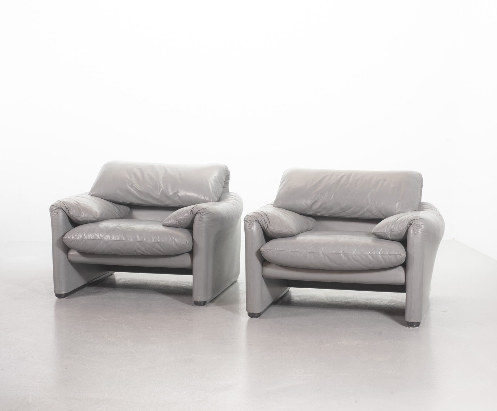 Cassina Lounge Chair 'Maralunga' by Vico Magistretti in Grey Leather 1970s