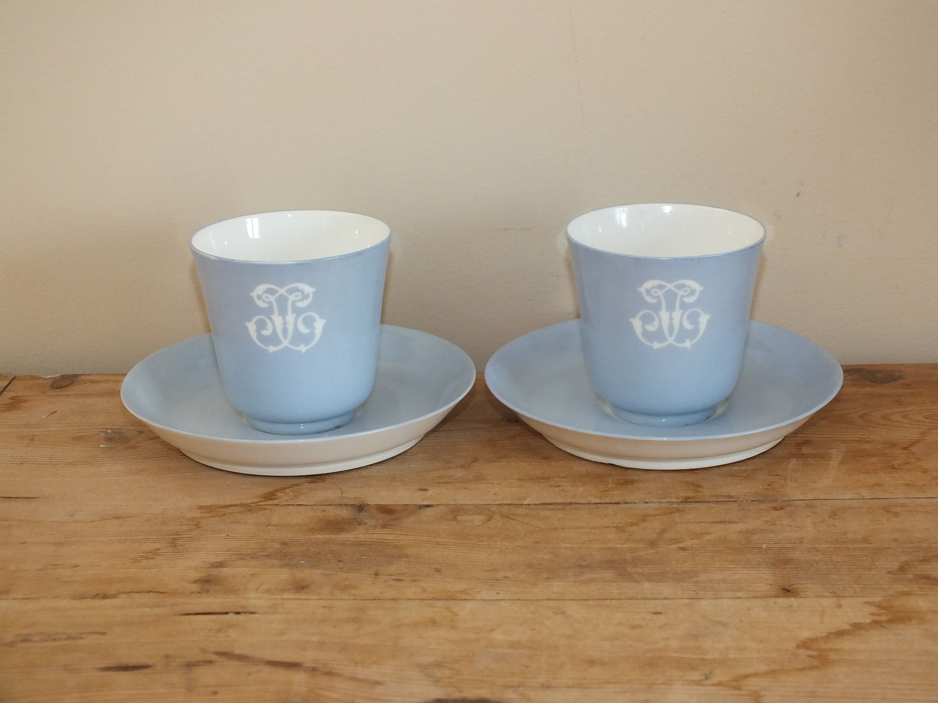 Pair of cups in porcelain de Sèvres XIXth