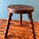 Tabouret tripode en bois