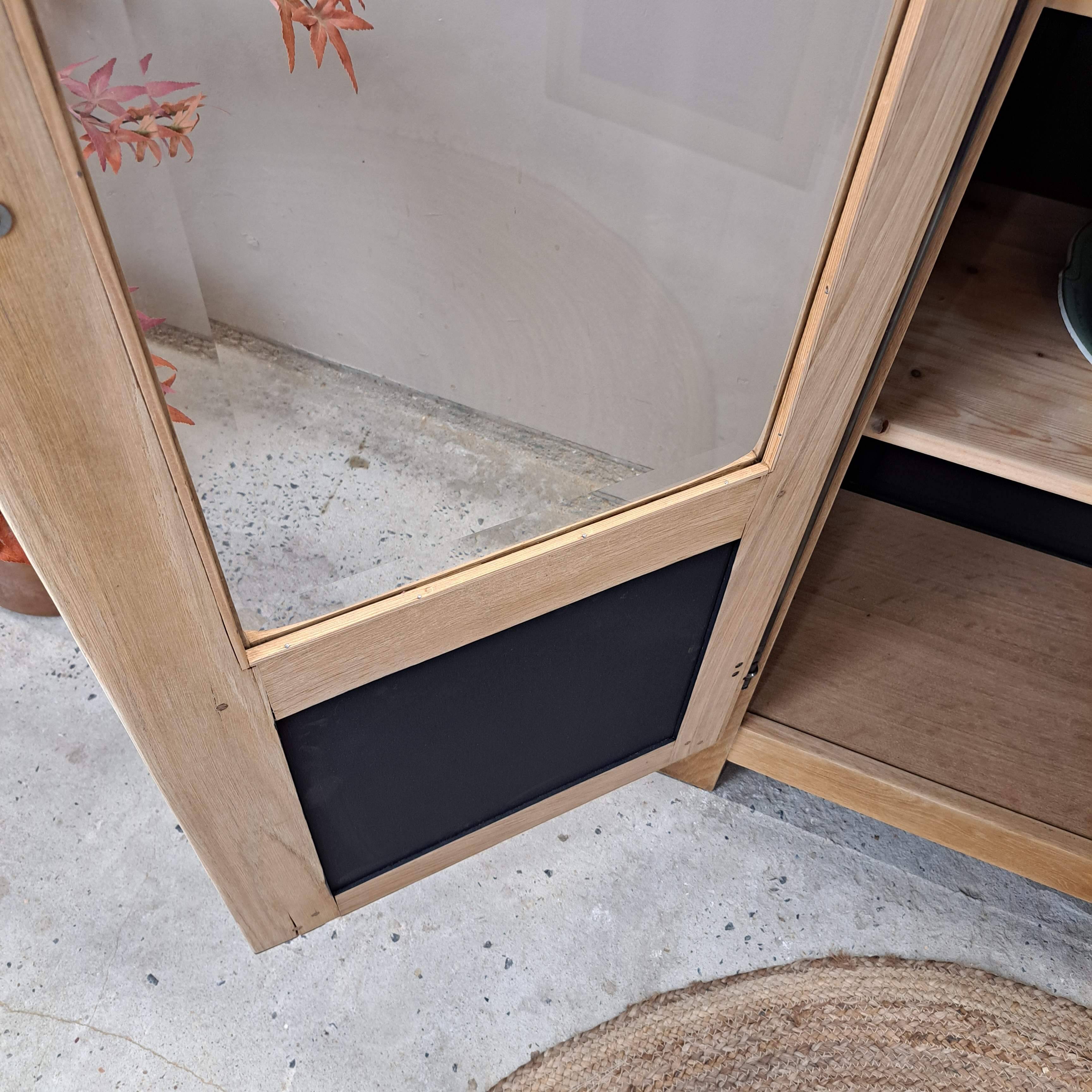 GLASS CABINET IN SOLID OAK