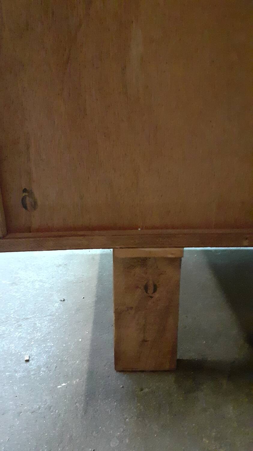 Compass feet cabinet