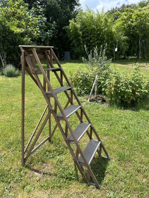 Escabeau de peintre ancien en bois