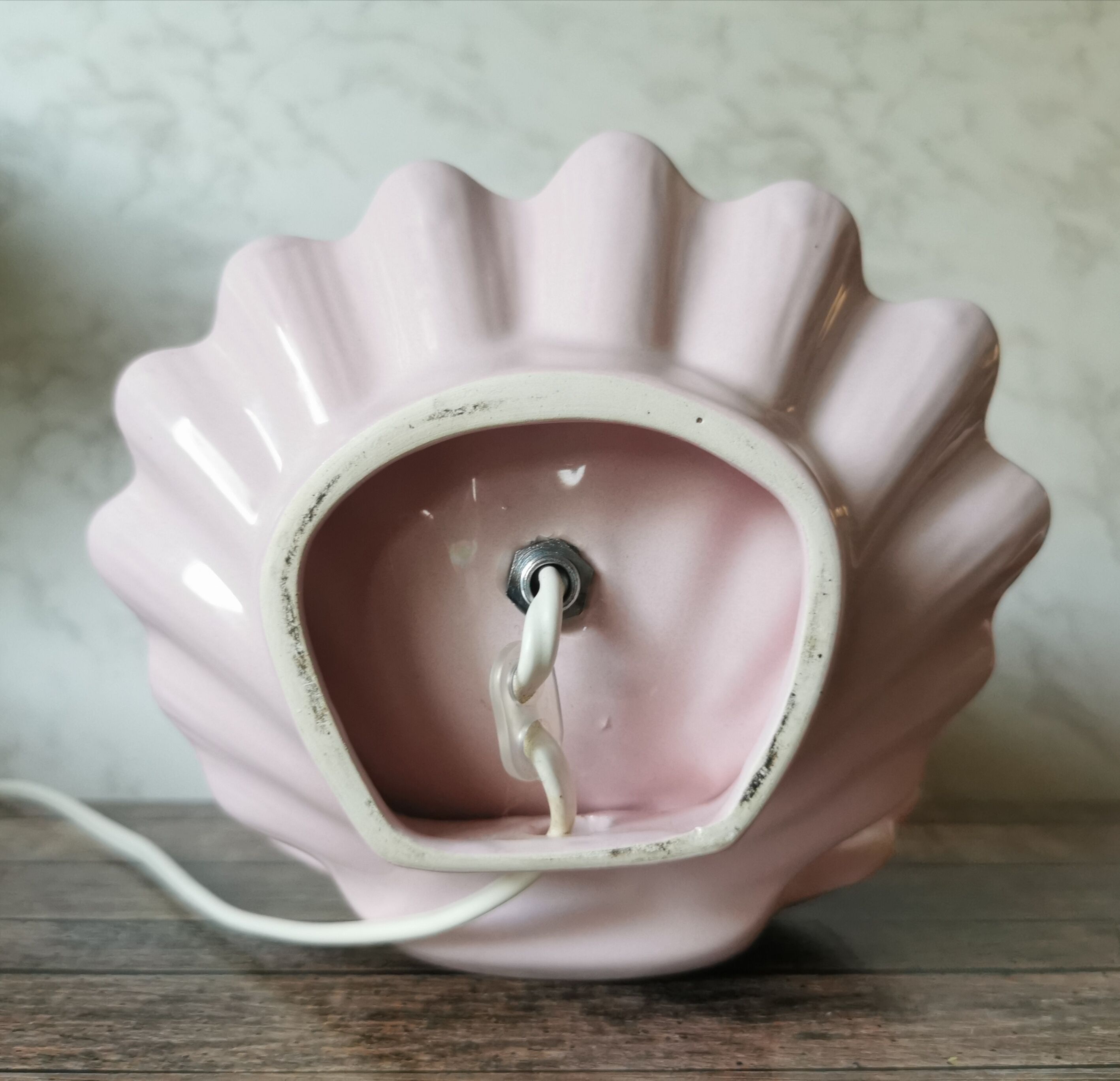 Opaline shell lamp