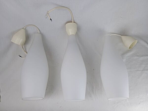Ensemble de trois suspensions en verre opalin blanc Holmegaard