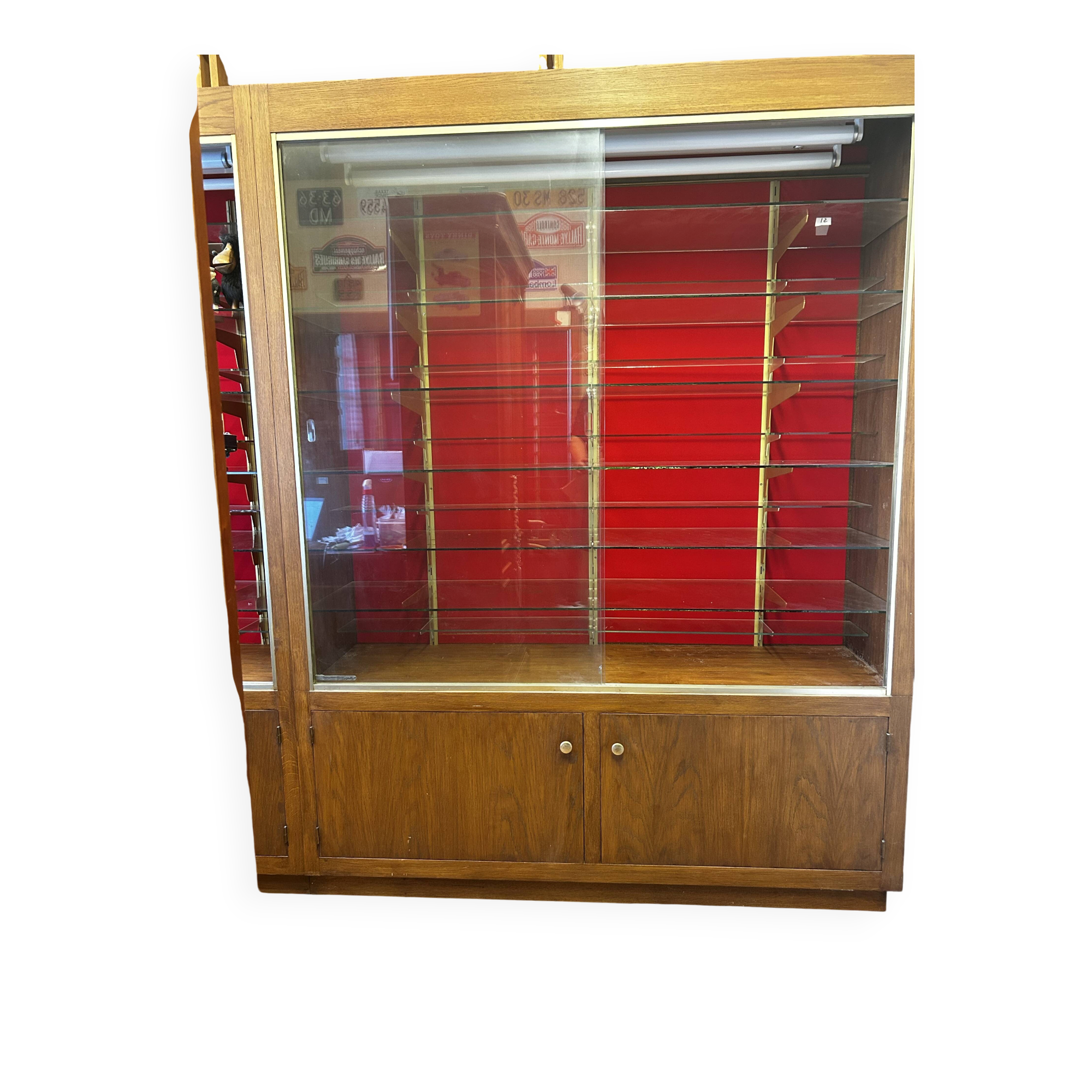 Paire de vitrines vintage en bois et verre