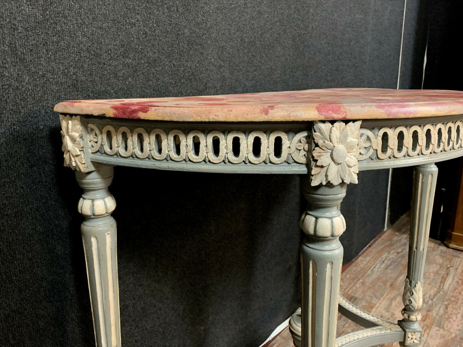 Console half moon Louis XVI in Wood laqué and rechampi work Provençal around 1900