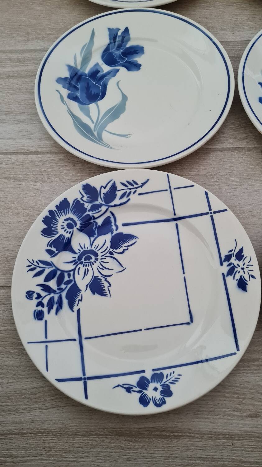 6 Blue plates