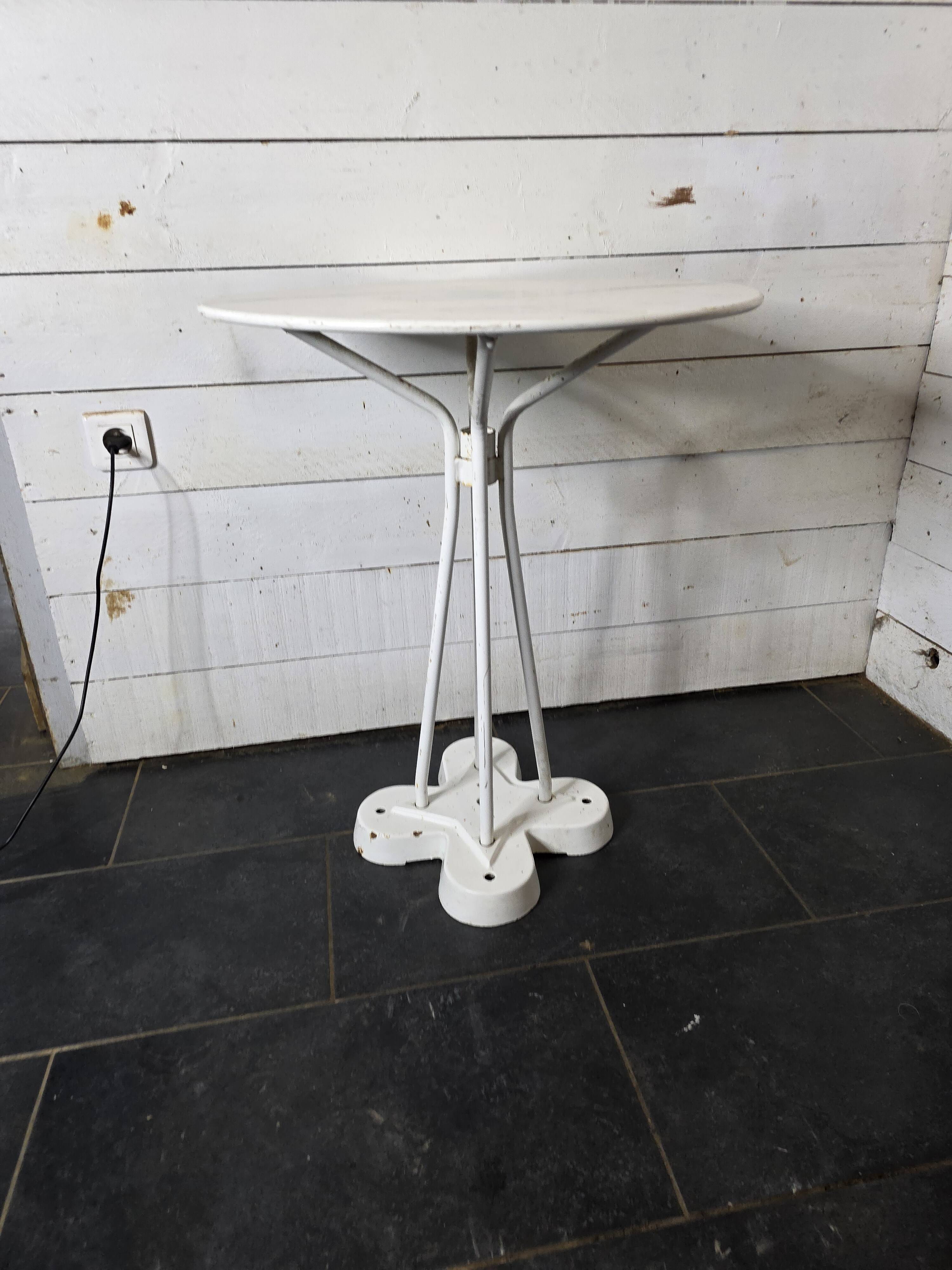 Iron garden table with cast iron legs