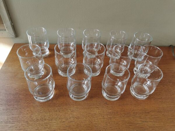 Lot de 14 verres vintage années 70