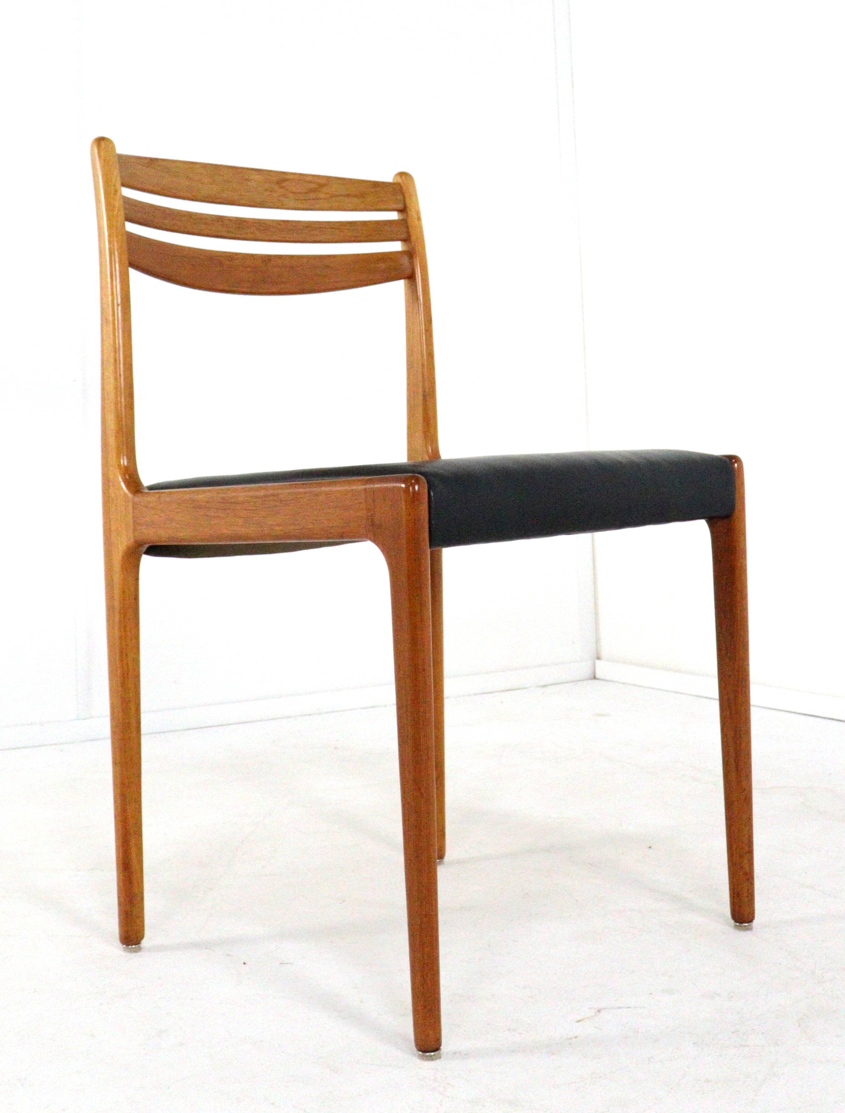 Set of 5 + 1 dining chairs 'Give' danish design