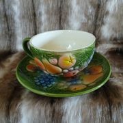 Tasse + soucoupe anciennes en barbotine
