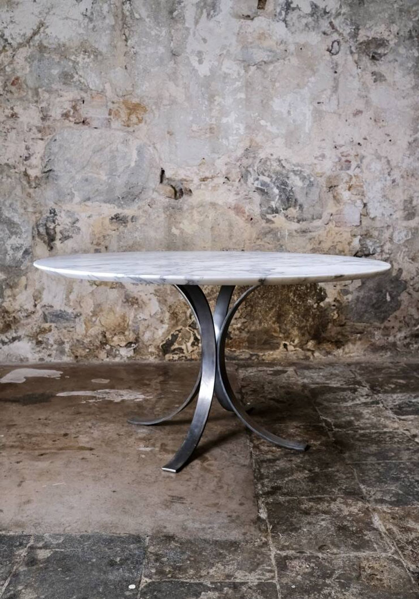 Large table ronde en marbre de Carrare, Italie, 1970s