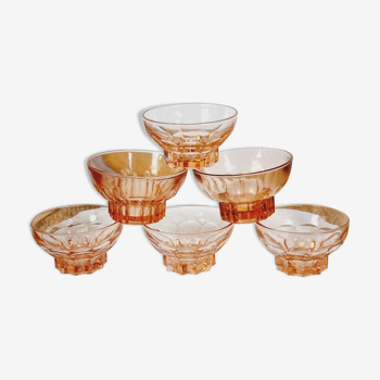 Lot de 6 coupes à champagne en verre rose dépareillées