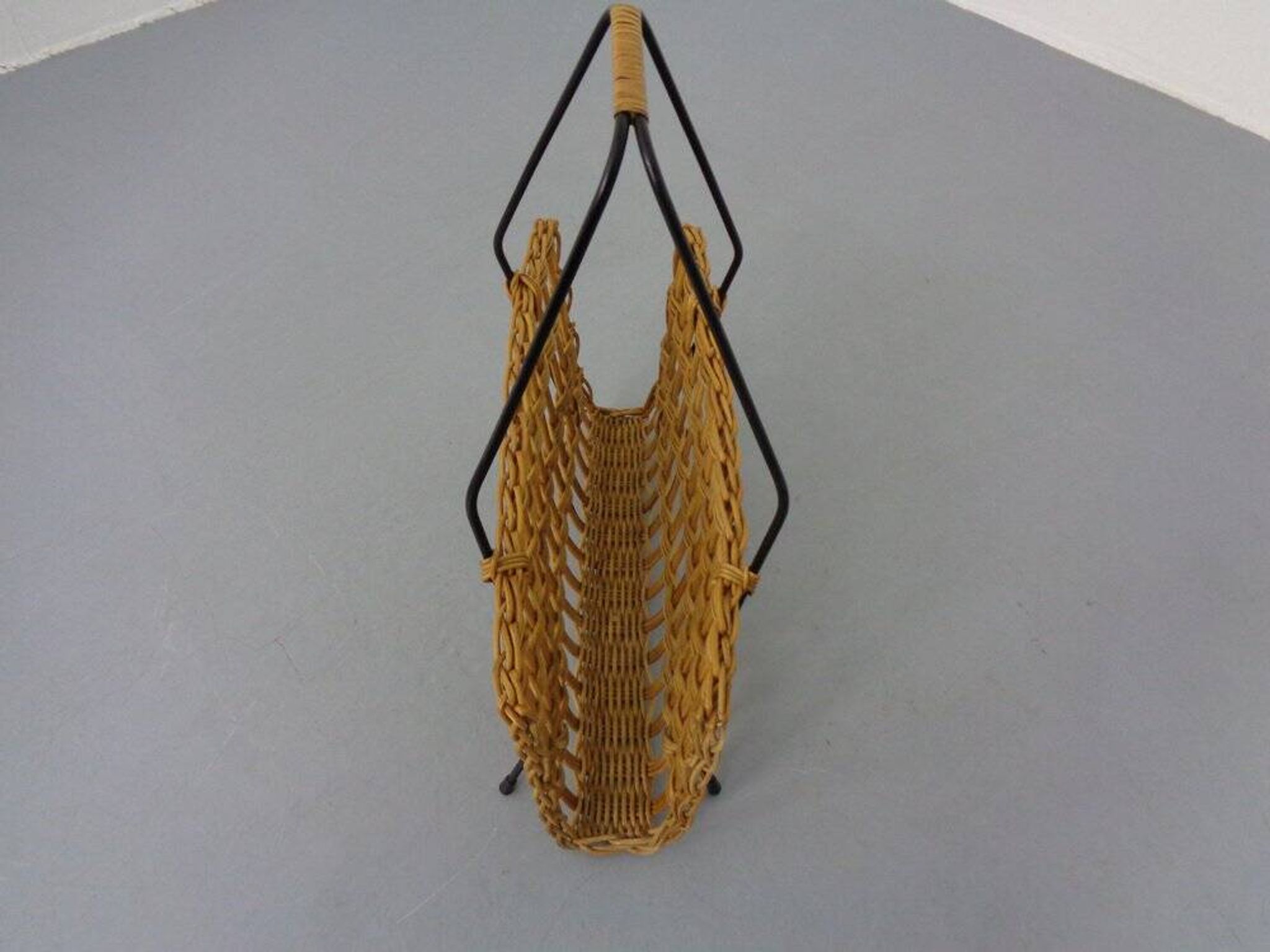 Magazine rack in filigree rattan and steel, 1960s