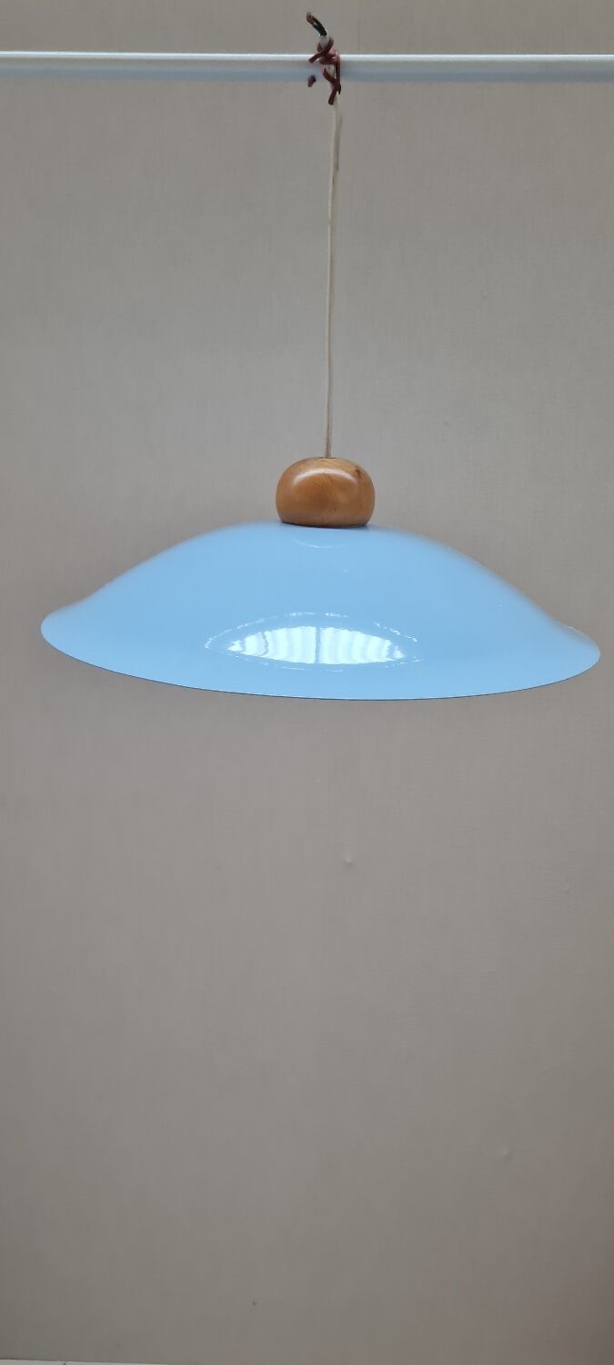 Suspension in enamelled sheet metal and wood