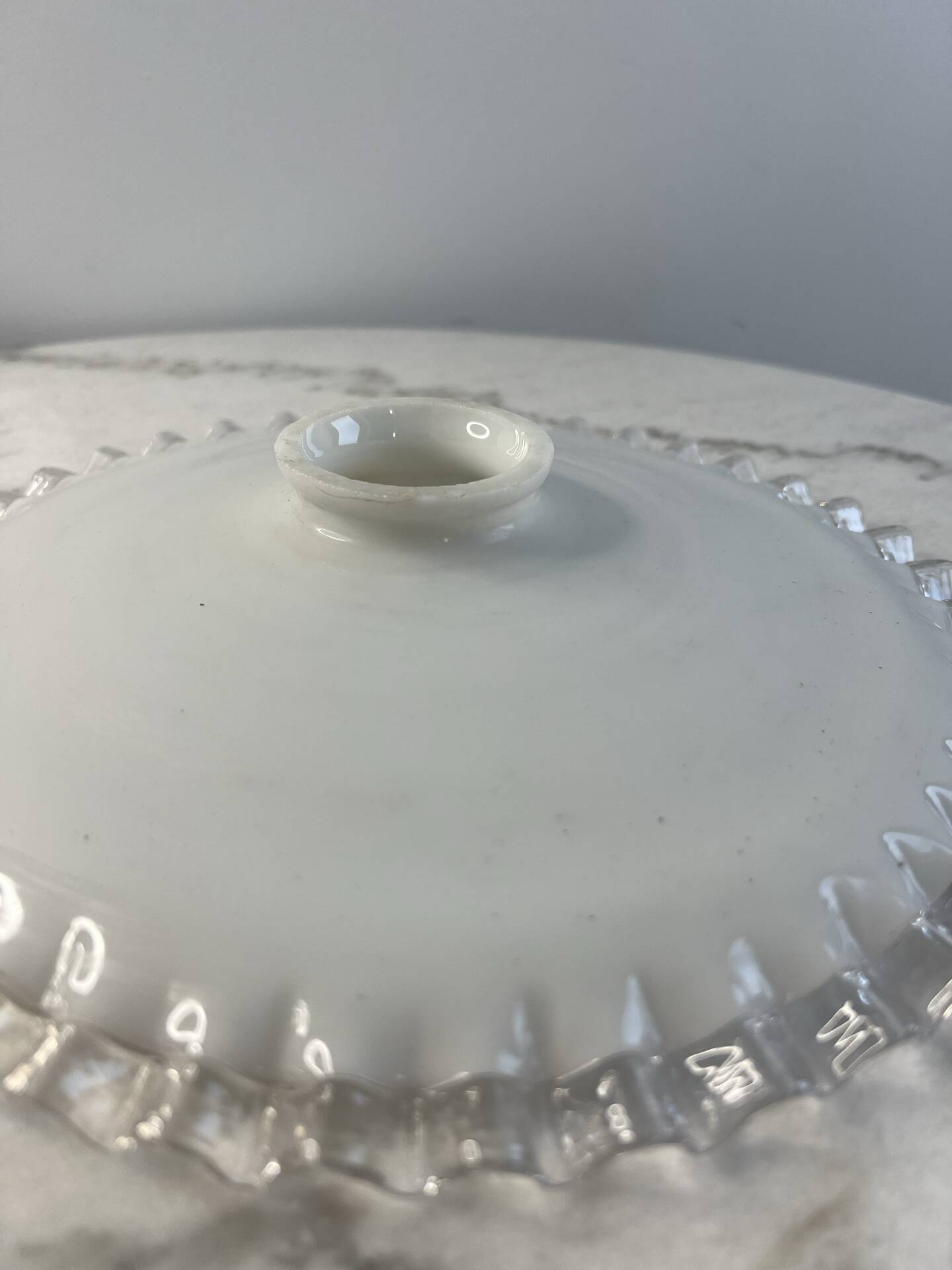 Abat-jour ancien en opaline blanche 25,5cm