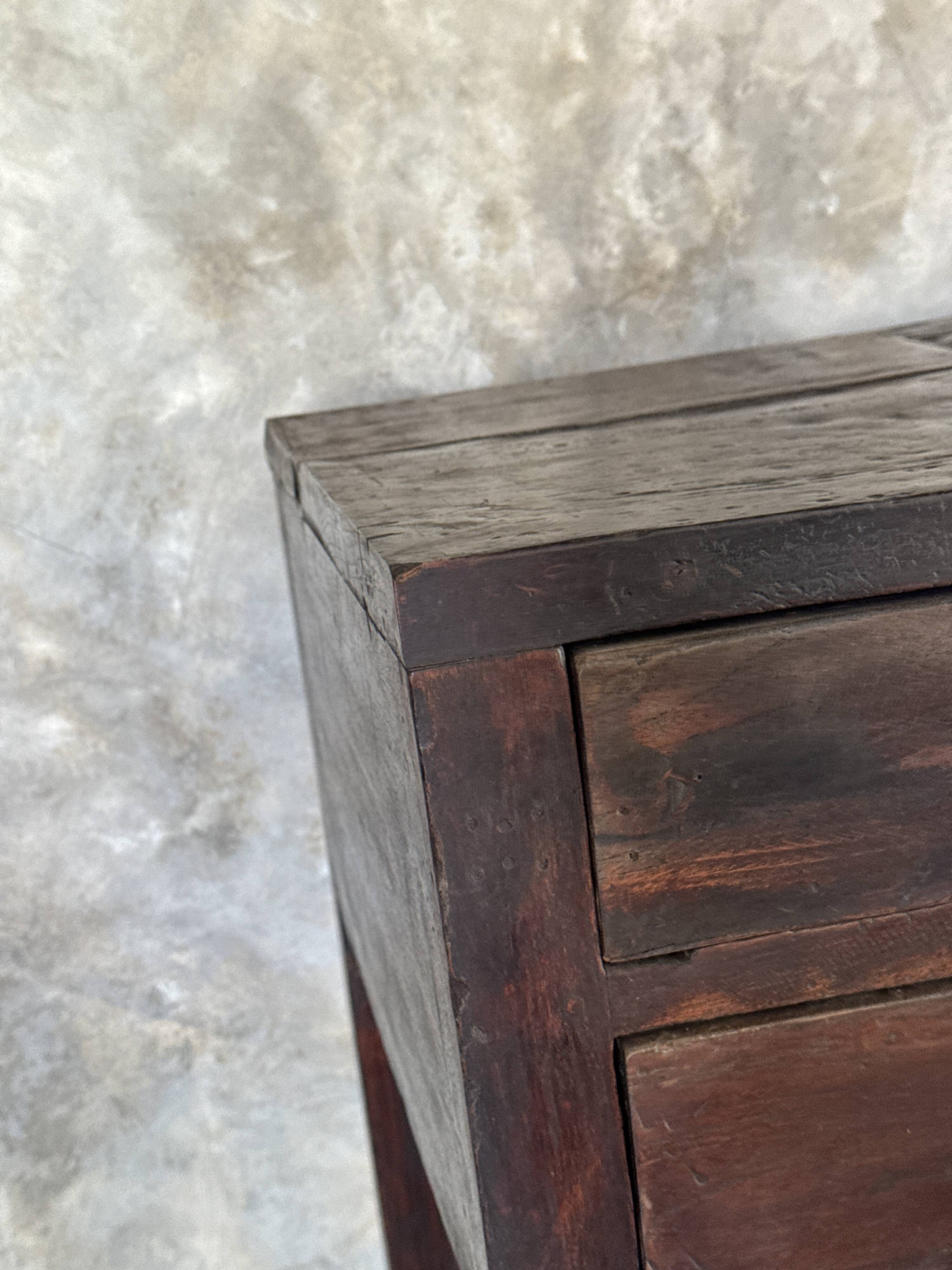 Meuble de métier ancien indonésien en teck à deux tiroirs H80,5 L79,5x51