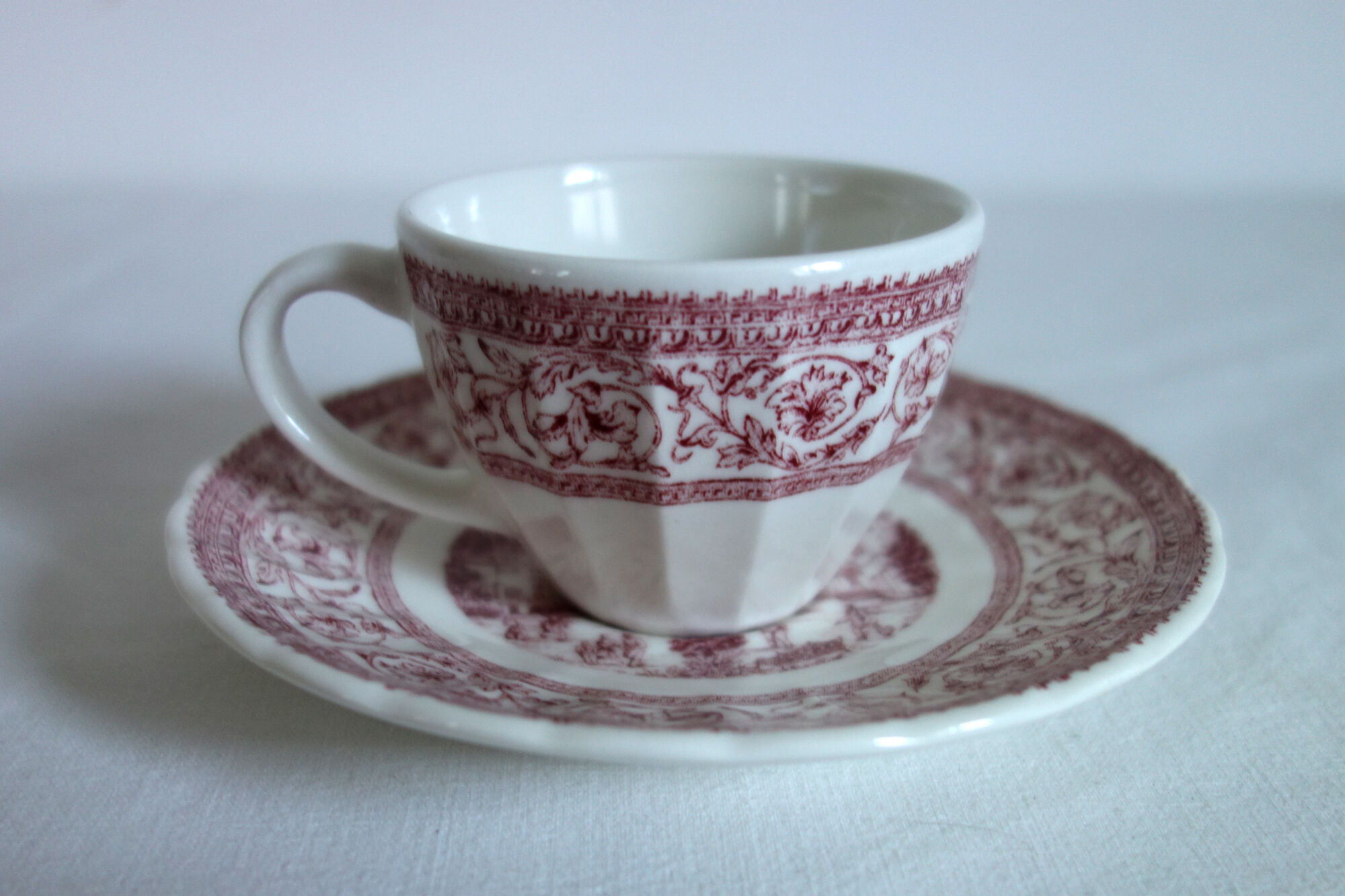 Pair of vintage Corona Colombia coffee cups