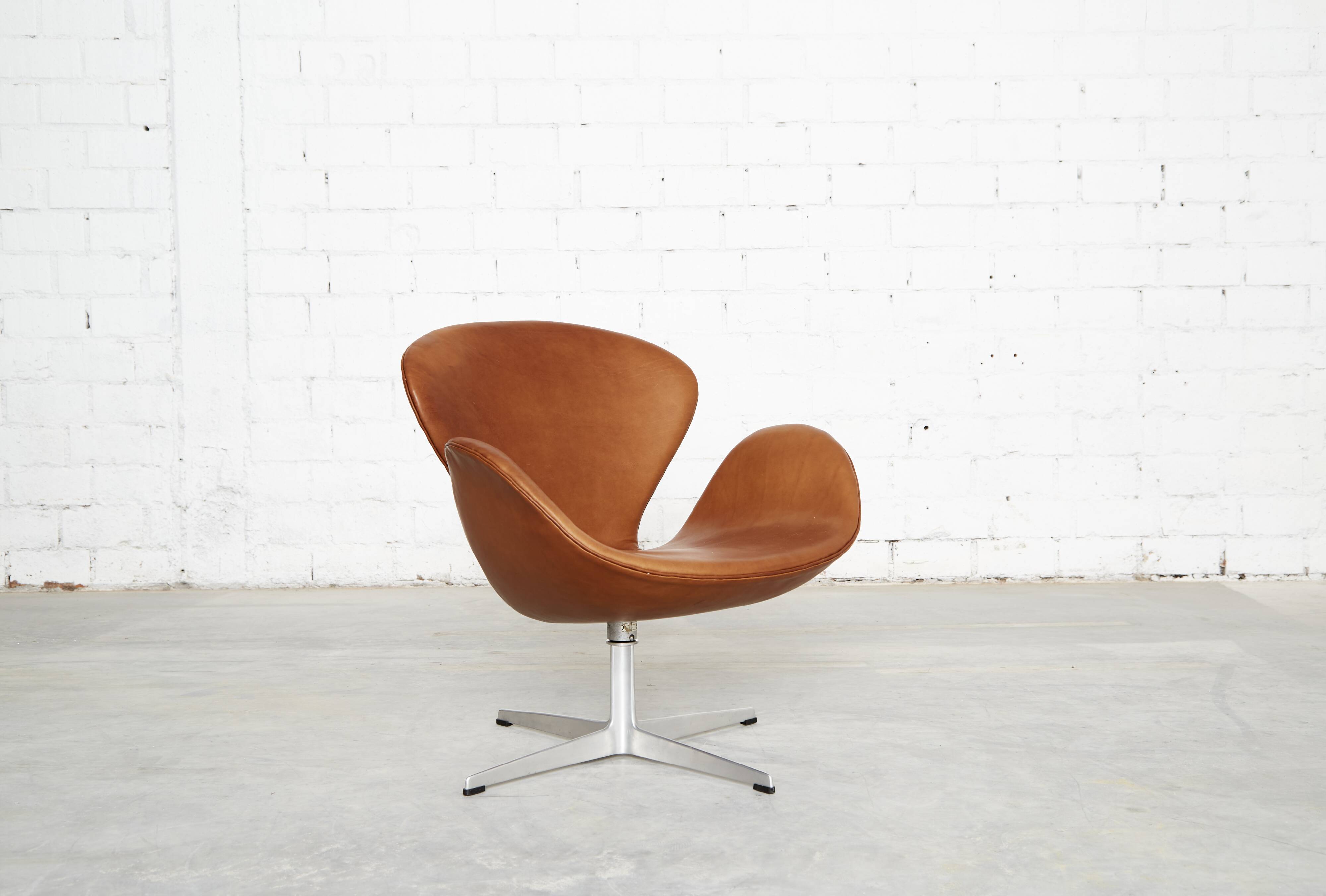 Arne Jacobsen Swan Chair for Fritz Hansen