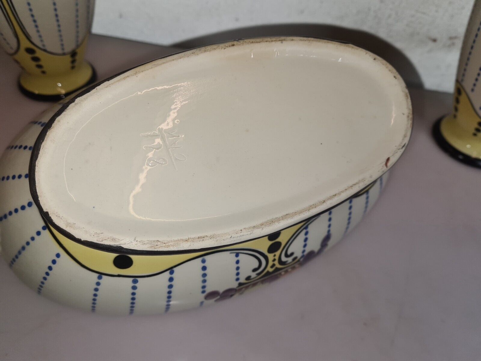 Planter with 2 art deco style slip vases