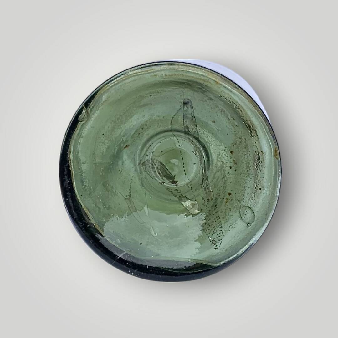 Ancienne grande bouteille artisanale en verre soufflé vert – H50 cm