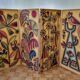 Paravent à décor de fils de laine, art "Huichol", signé, 123 cm