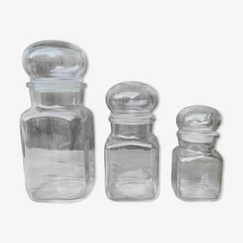 Trio of apothecary jar in transparent glass.