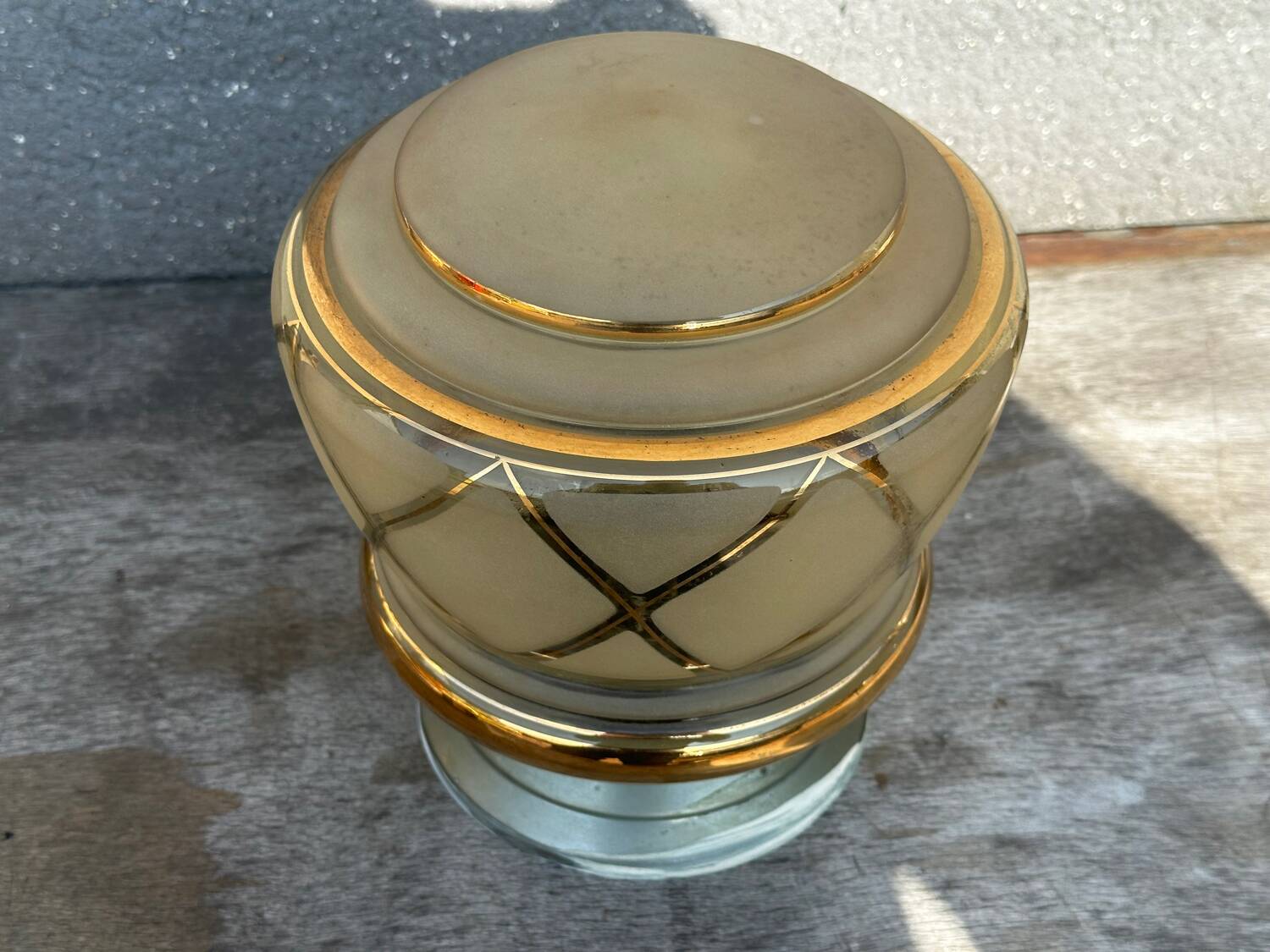 Plafonnier art déco verre sablé rehaussé d’or