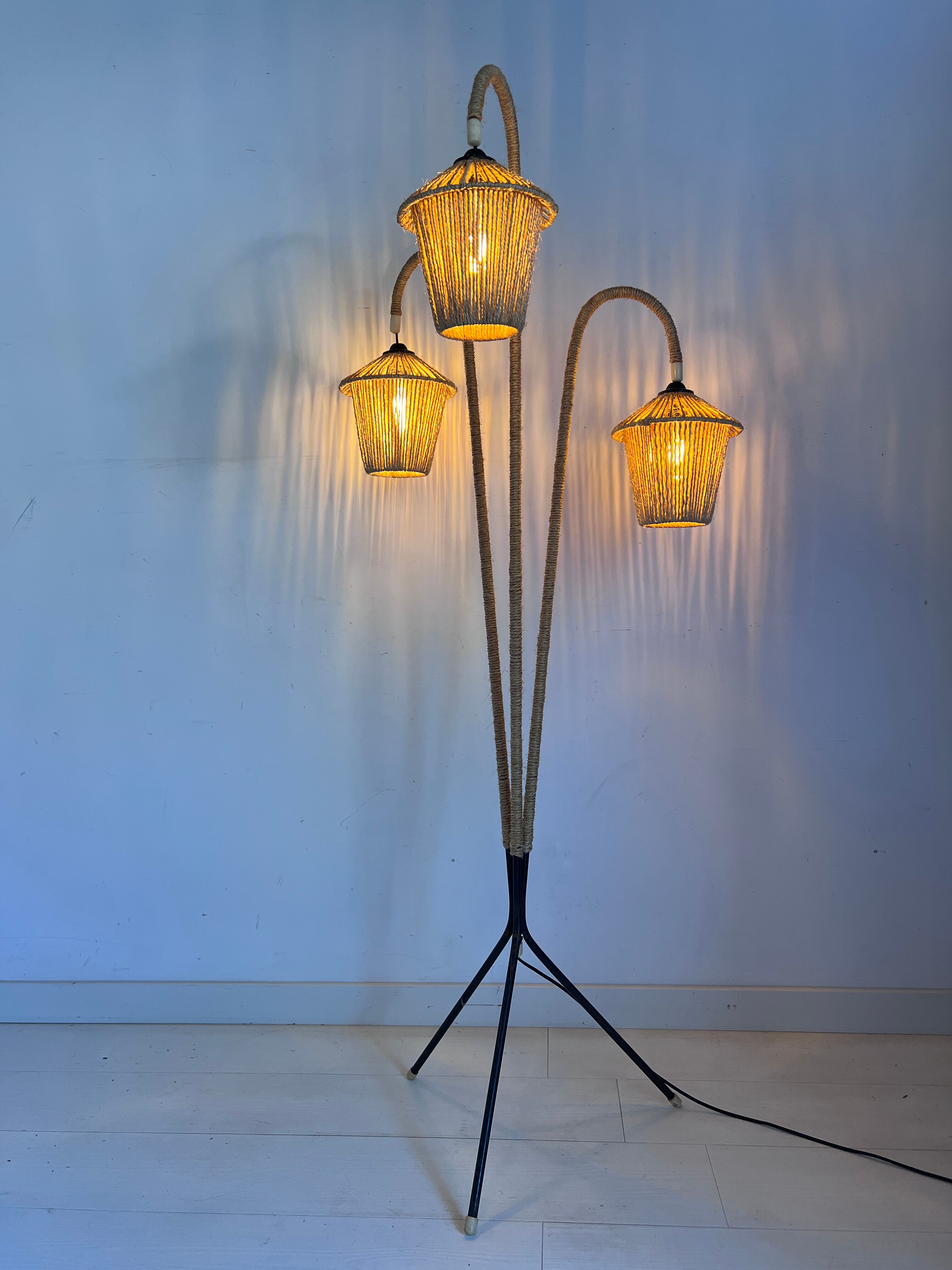Vintage tripod floor lamp in metal and rope