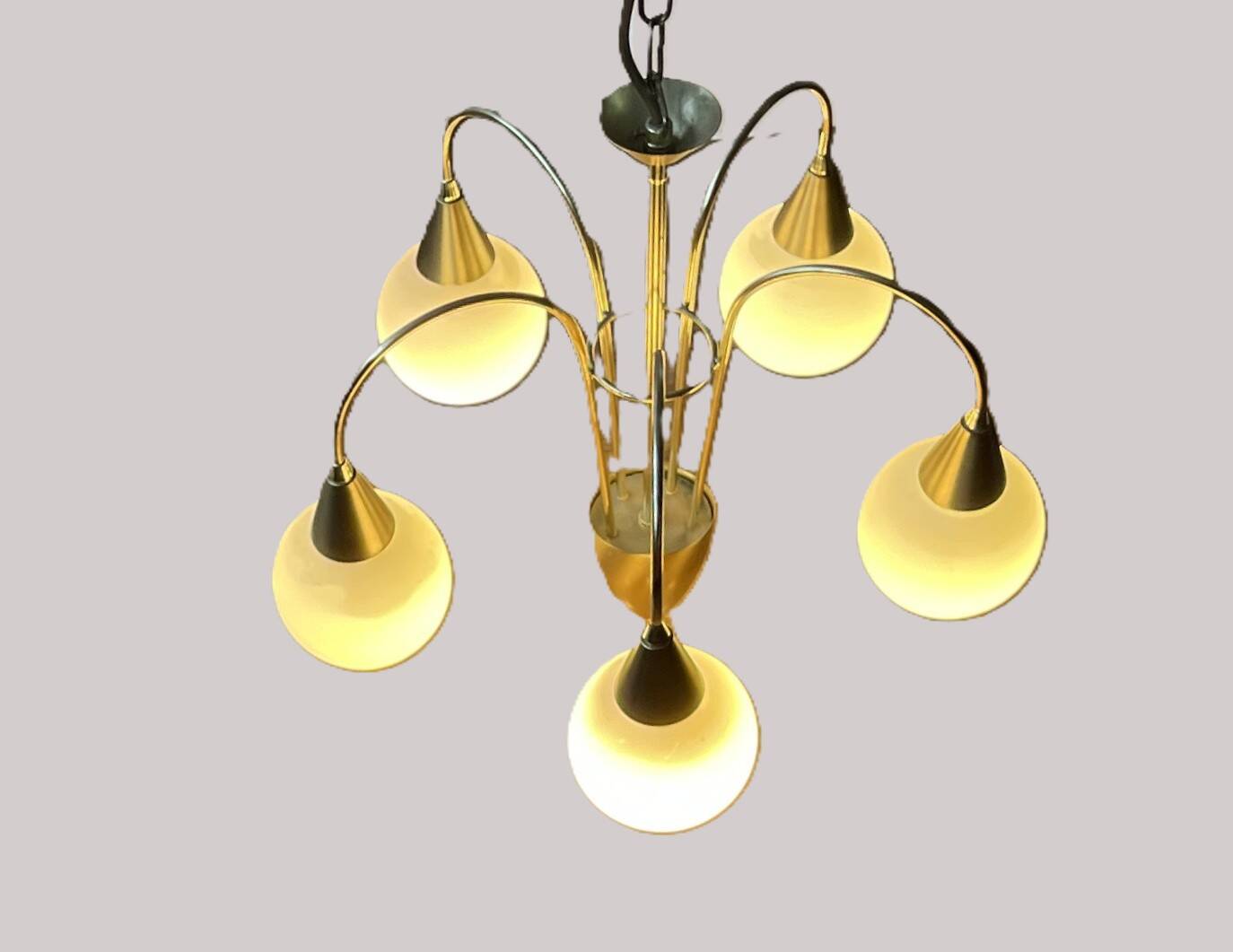 Mid Century Suspension, 5 globes in brass and opal glass, Honsel Leuchten