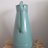 Grand broc in metal emaillé