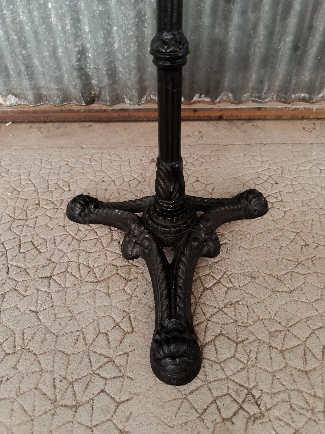 Vintage bar / bistro table in cast iron and marble