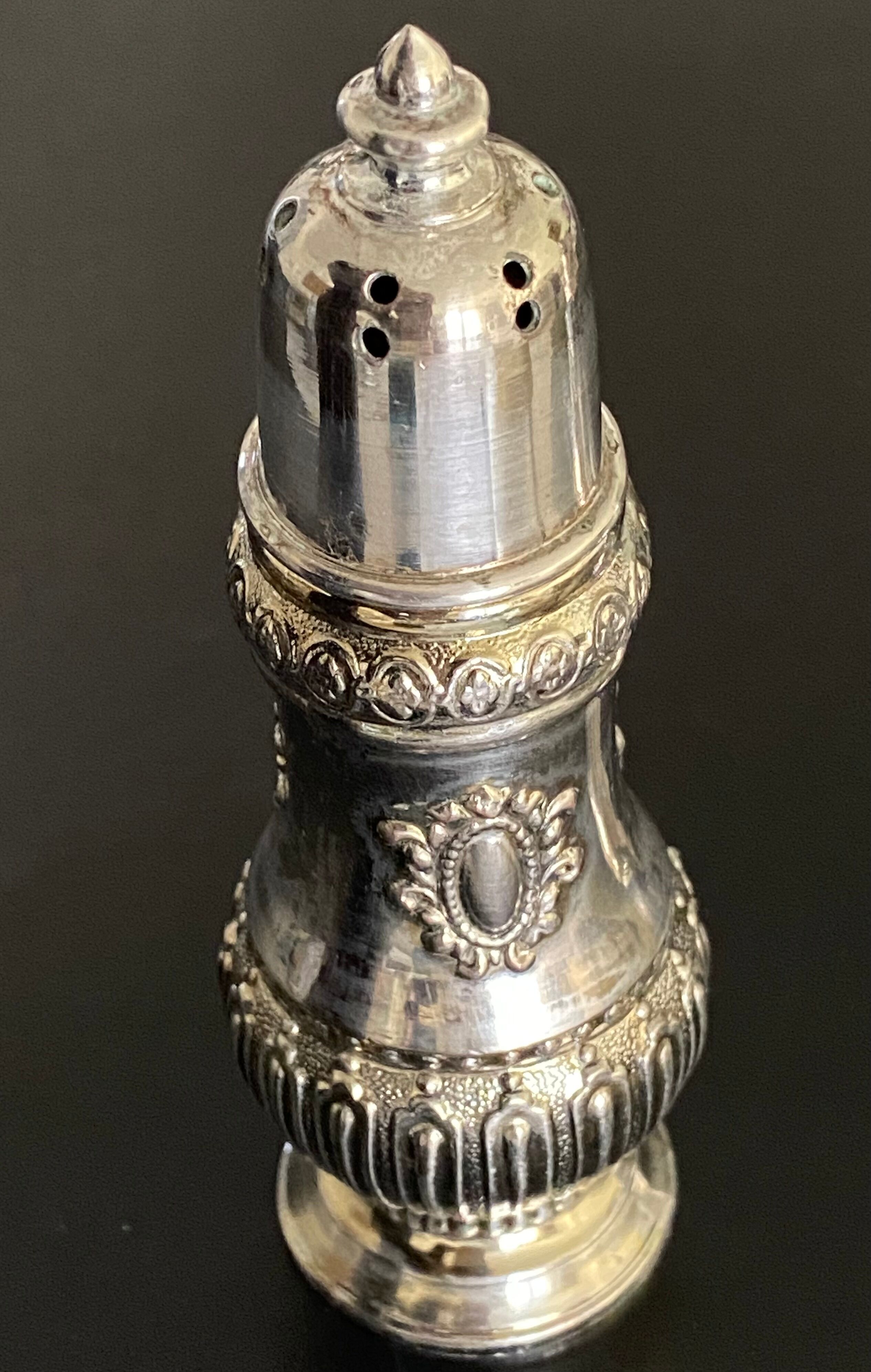 Salt and pepper duo