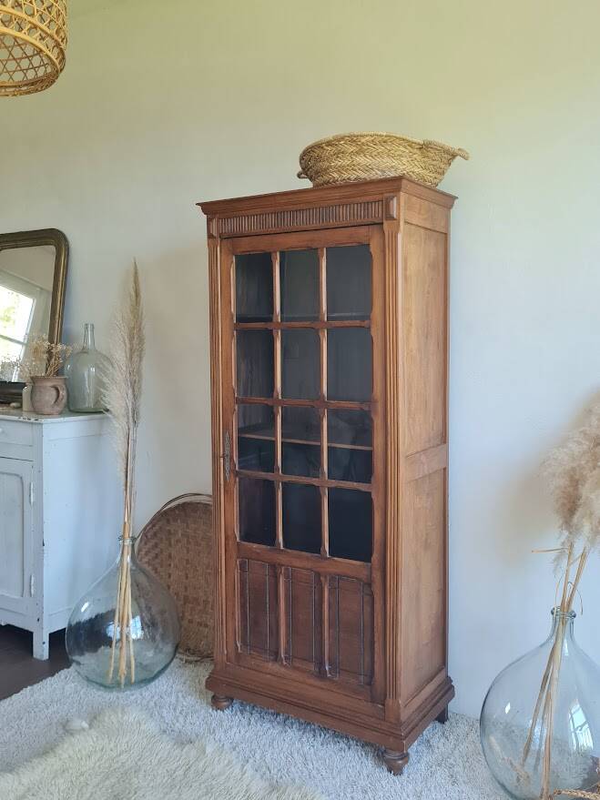 Antique Parisian glass cabinet in the style of a hosier