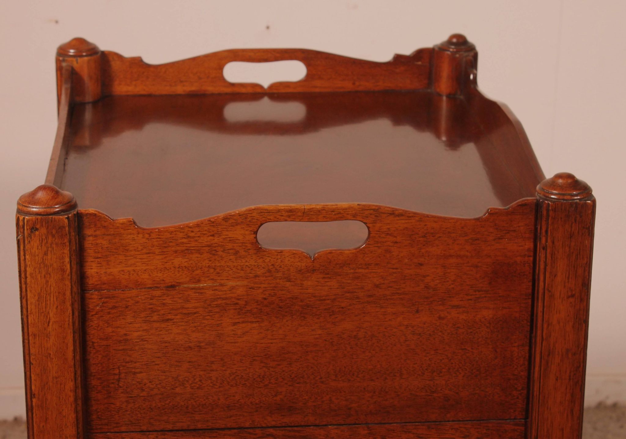 Mahogany curiosity cabinet - 18th century