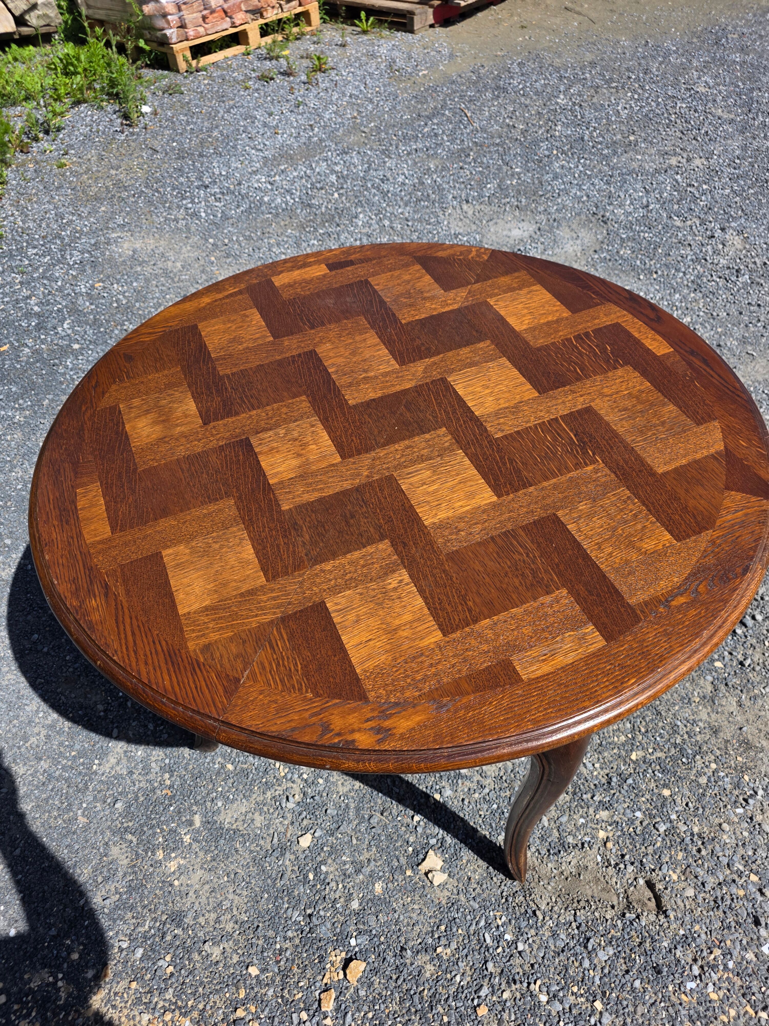 Extendable table in Louis XV style in oak (2 extensions)