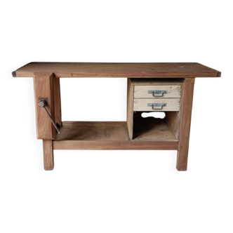 Carpenter's workbench