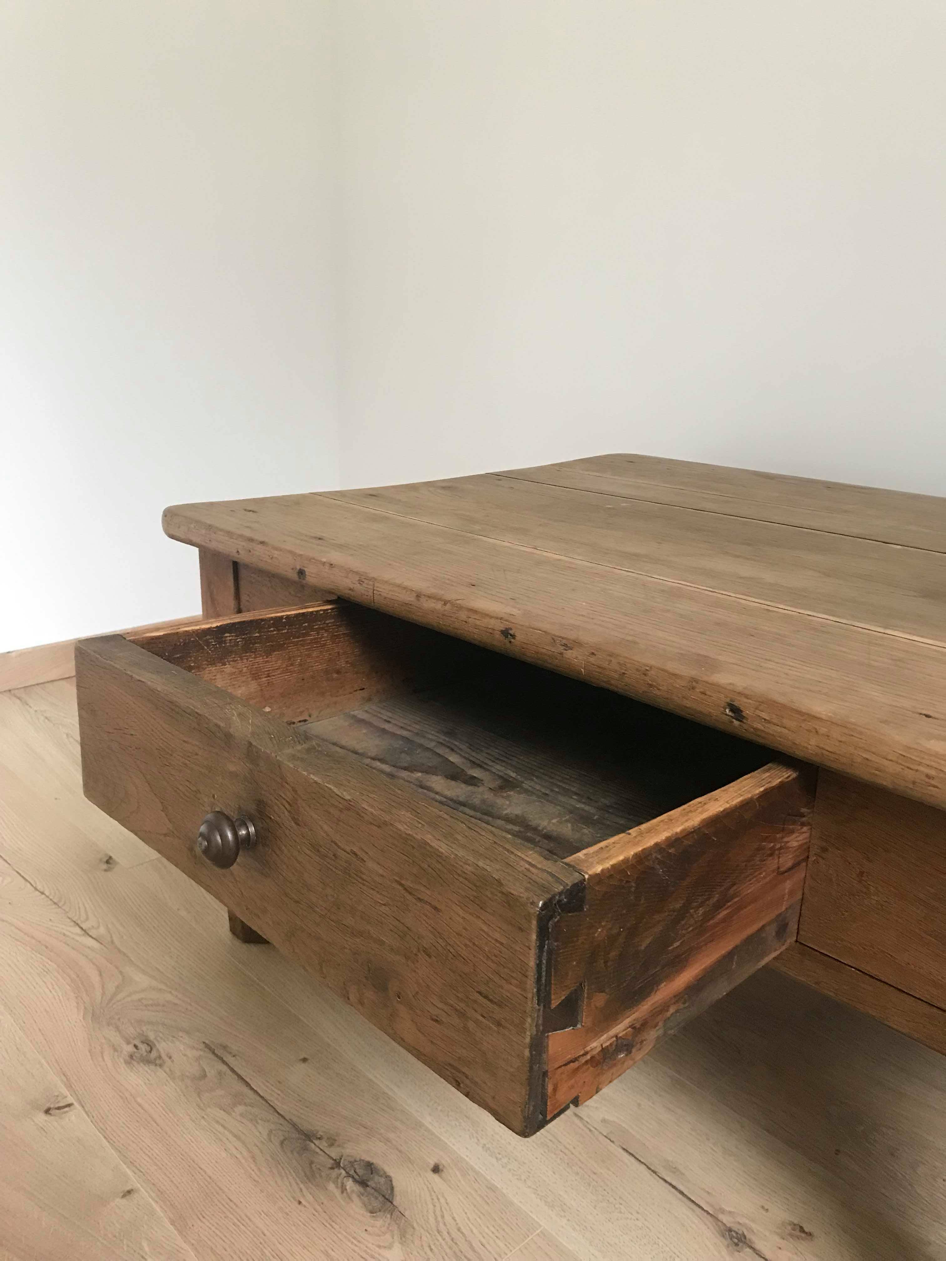 Coffee table in oak
