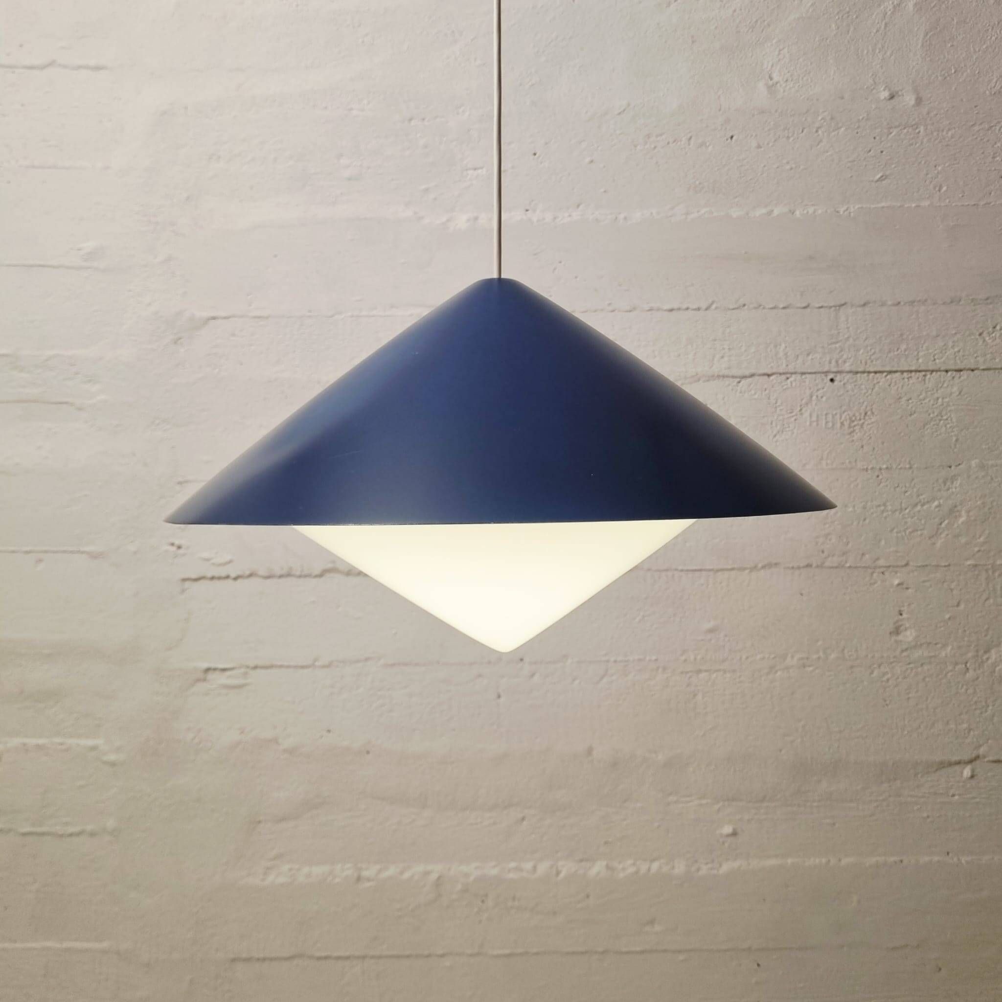 "Kuli" blue and white ceiling lamp 1960s - Svea Winkler Orno Finland | Vintage design lamps