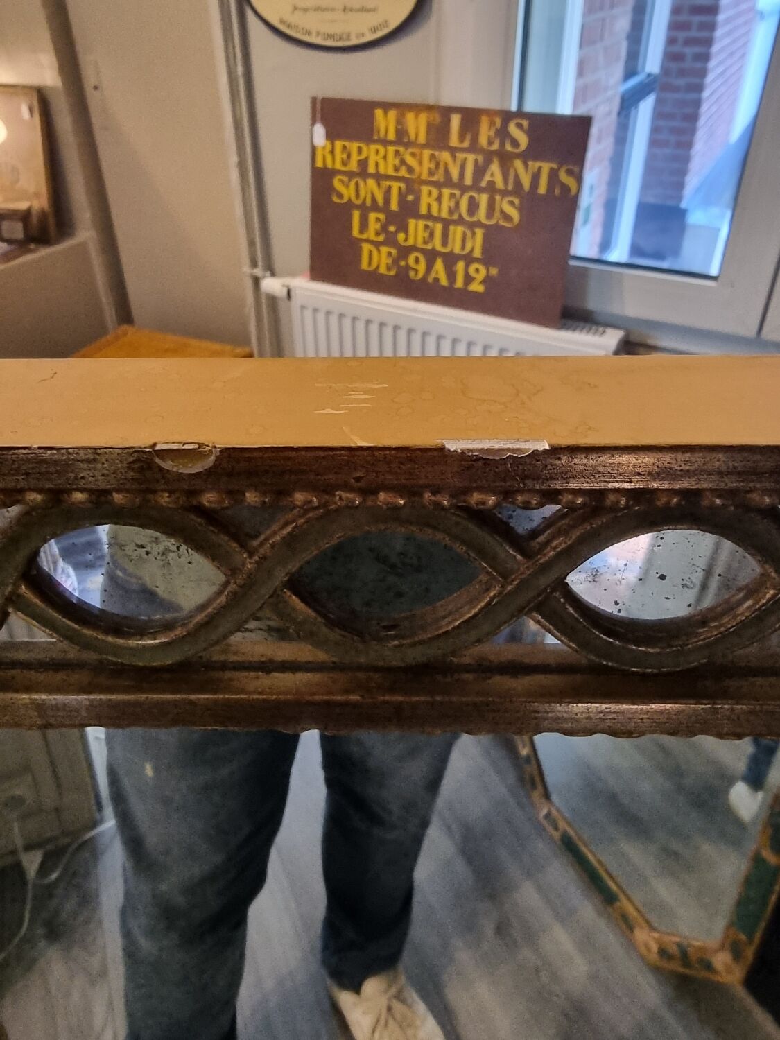 Mirror with parecloses