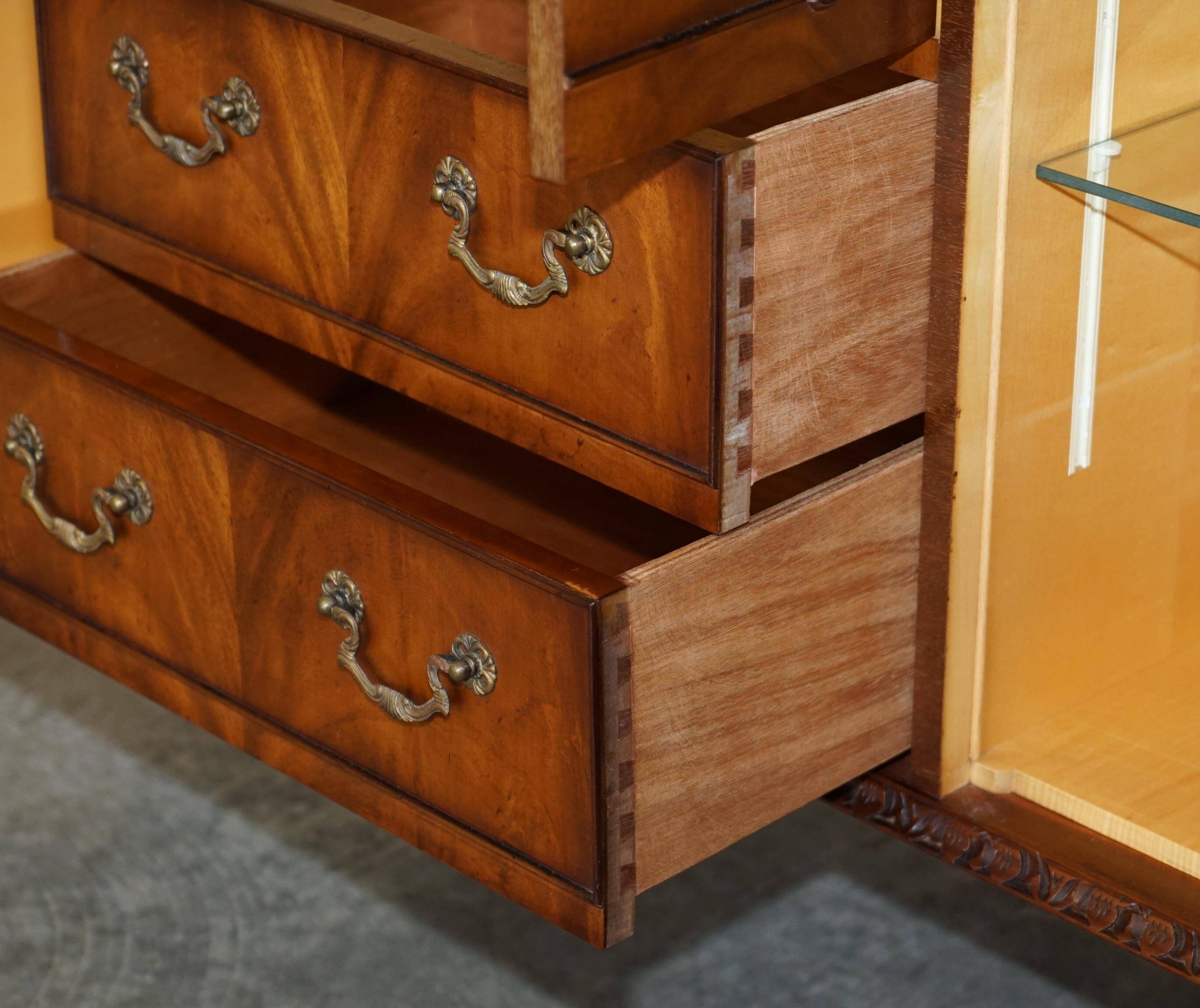 Vintage buffet display cabinet circa 1940 in flame mahogany and satinwood.