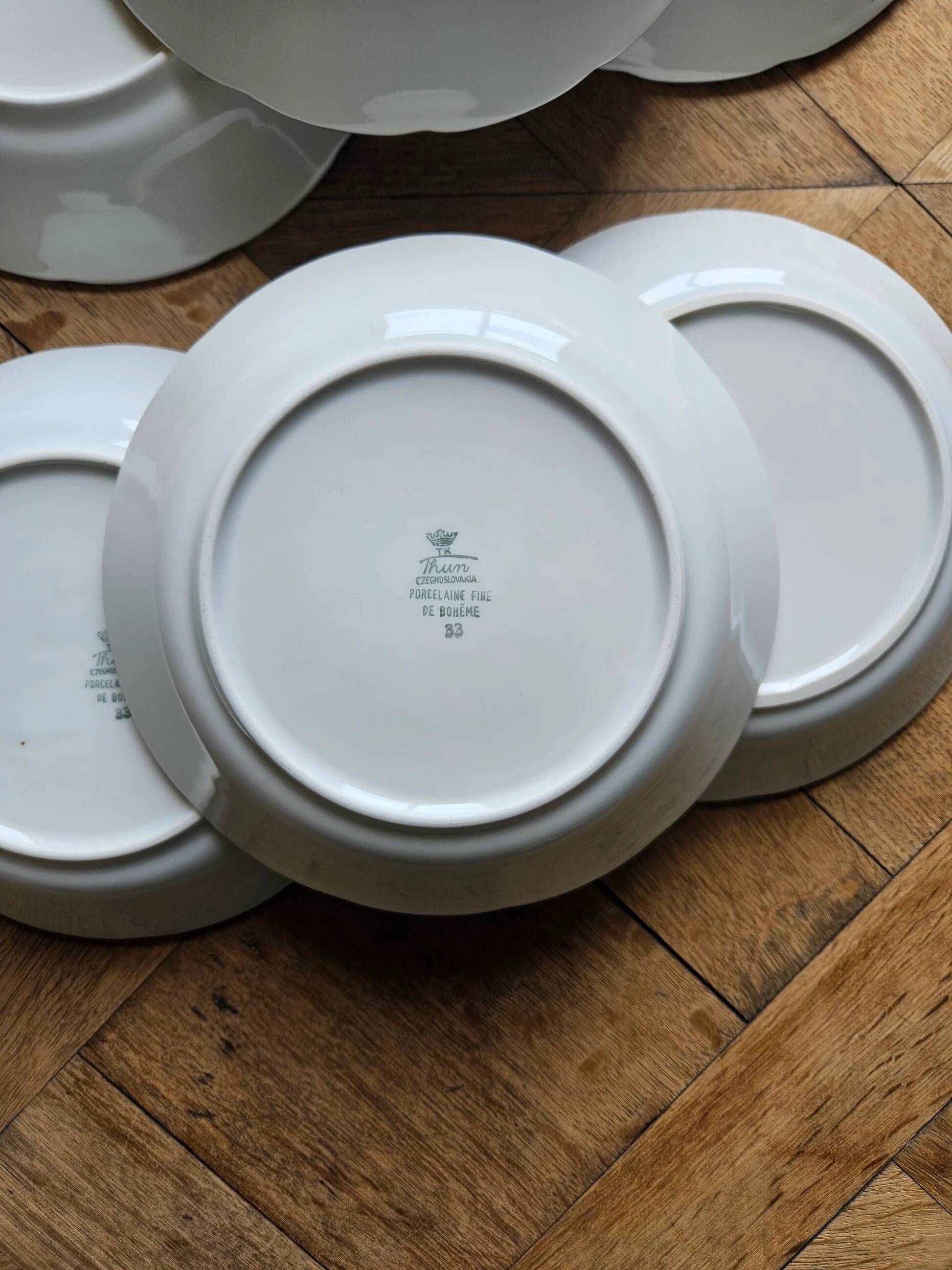 Assiettes creuses en porcelaine de Bohême