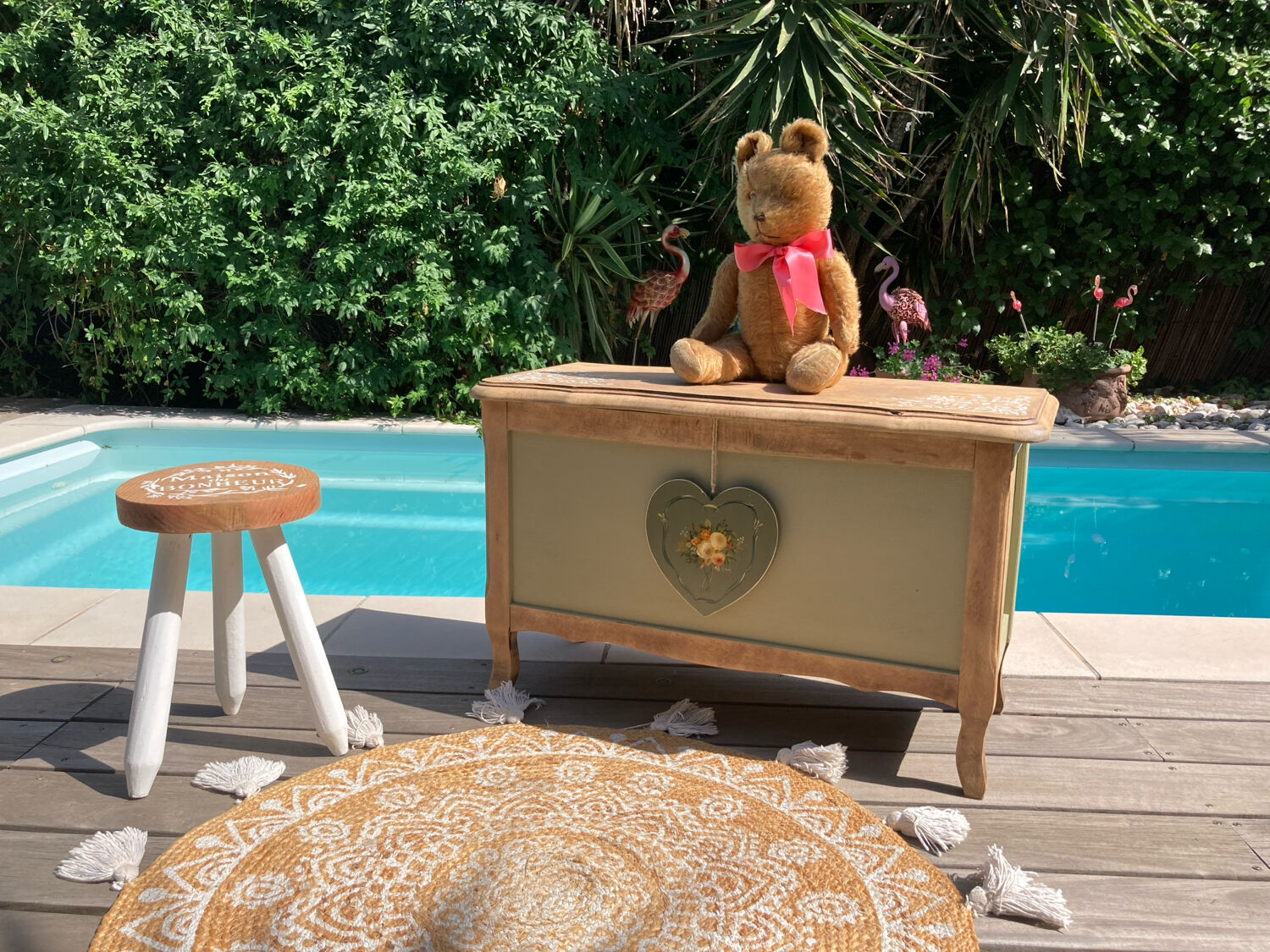 Vintage khaki chest and its removable Slavic heart