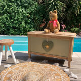 Vintage khaki chest and its removable Slavic heart