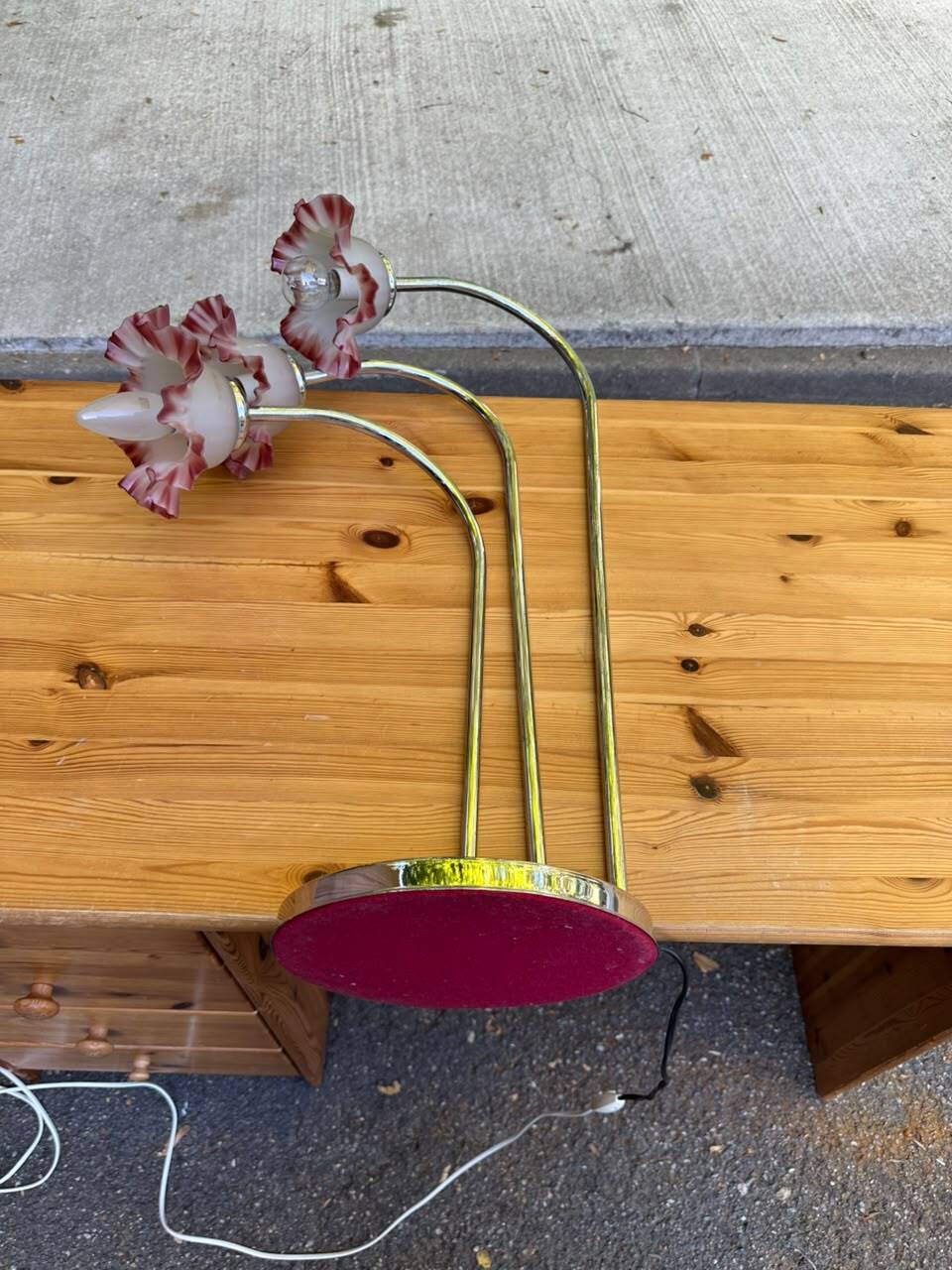 Hollywood Regency flower lamp in chrome steel and glass from the 1970s.