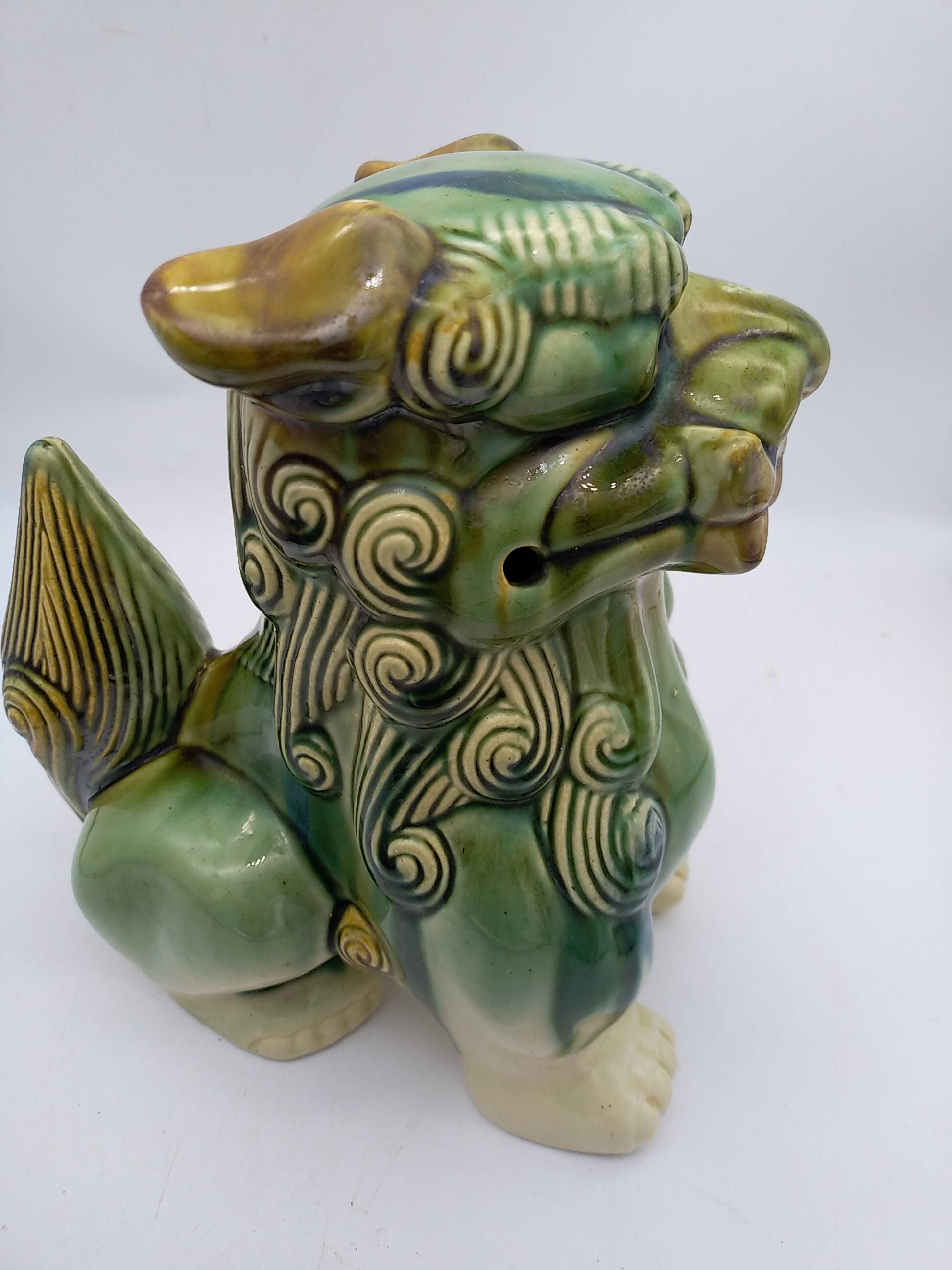 Ceramic Fô dog. Sancai color.