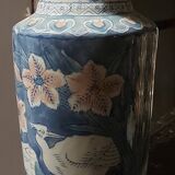 Vase balustre chinois de forme polygone
