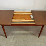 Scandinavian table with extensions